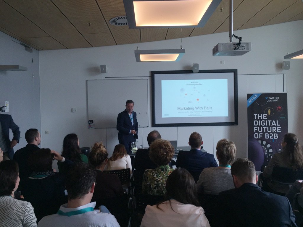 Marketing met ballen met <a href="/henryrobben/">Henry Robben</a> over de kracht van #b2b marketeers in de toekomst #dfb2b #rt