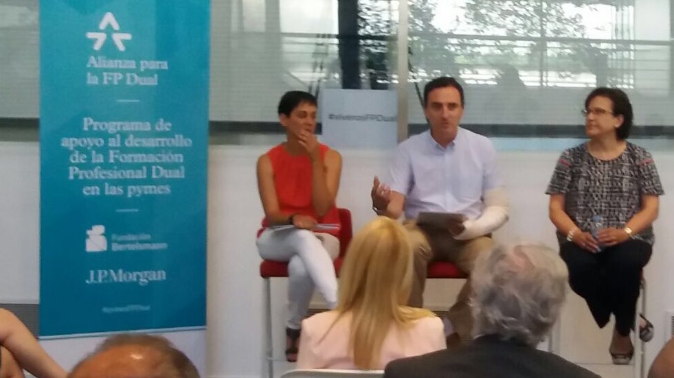 FBertelsmann's tweet photo. ¿Por qué le interesa a tu empresa o #startup formar en #FPDual? Hoy arrancan los #viverosFPDual en Carabanchel 🔝 https://t.co/fhj85evAYm