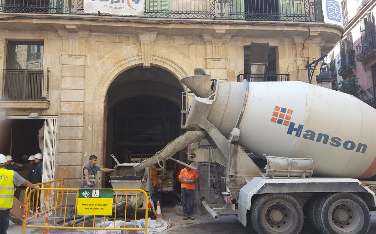 JaumeVAroca's tweet photo. L edifici de la v(b)ella xocolateria Farga. #expolis #urbanalitzacio. https://t.co/r7tjTCQhOn