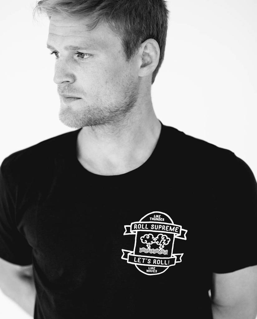 Like thunder // Like waves
Worn by <a href="/yogaforbjj/">YogaforBJJ.net</a> -

#rollsupreme #bjj #jiujitsu #design ift.tt/29jBXGG