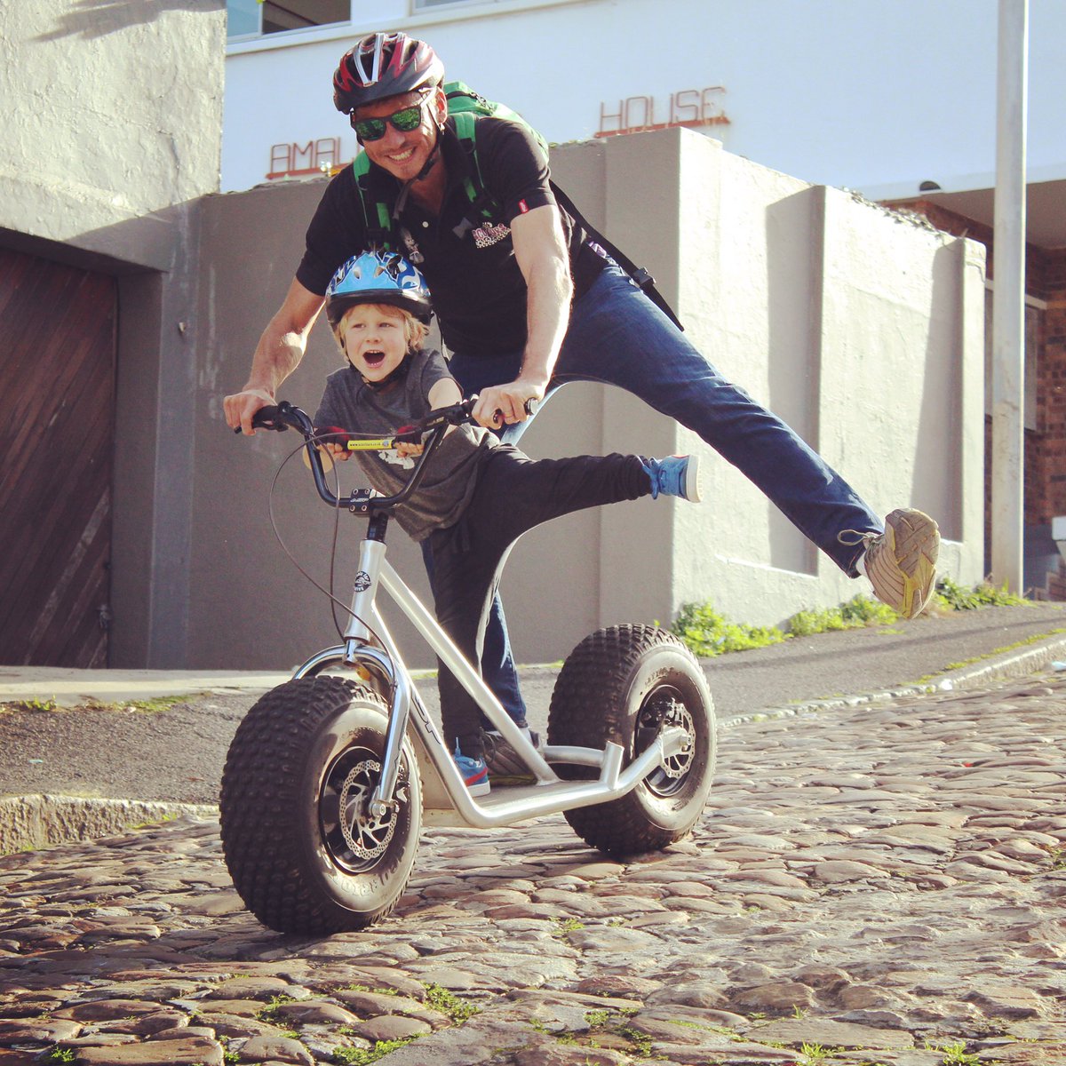 Passengers Scootour free on Sundays! #familyday #lovecapetown #tablemountain #signalhill  #bokaap