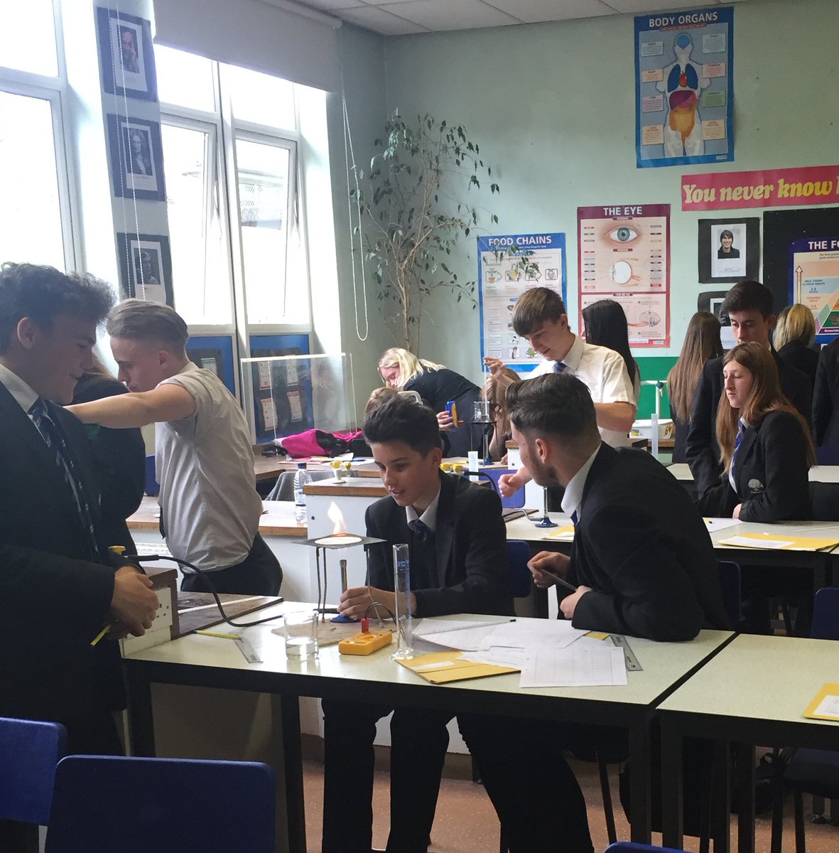 ParksideSch's tweet photo. Year 10 Controlled Assessment is going well today. #AdditionalScience https://t.co/UYf2KCga2e