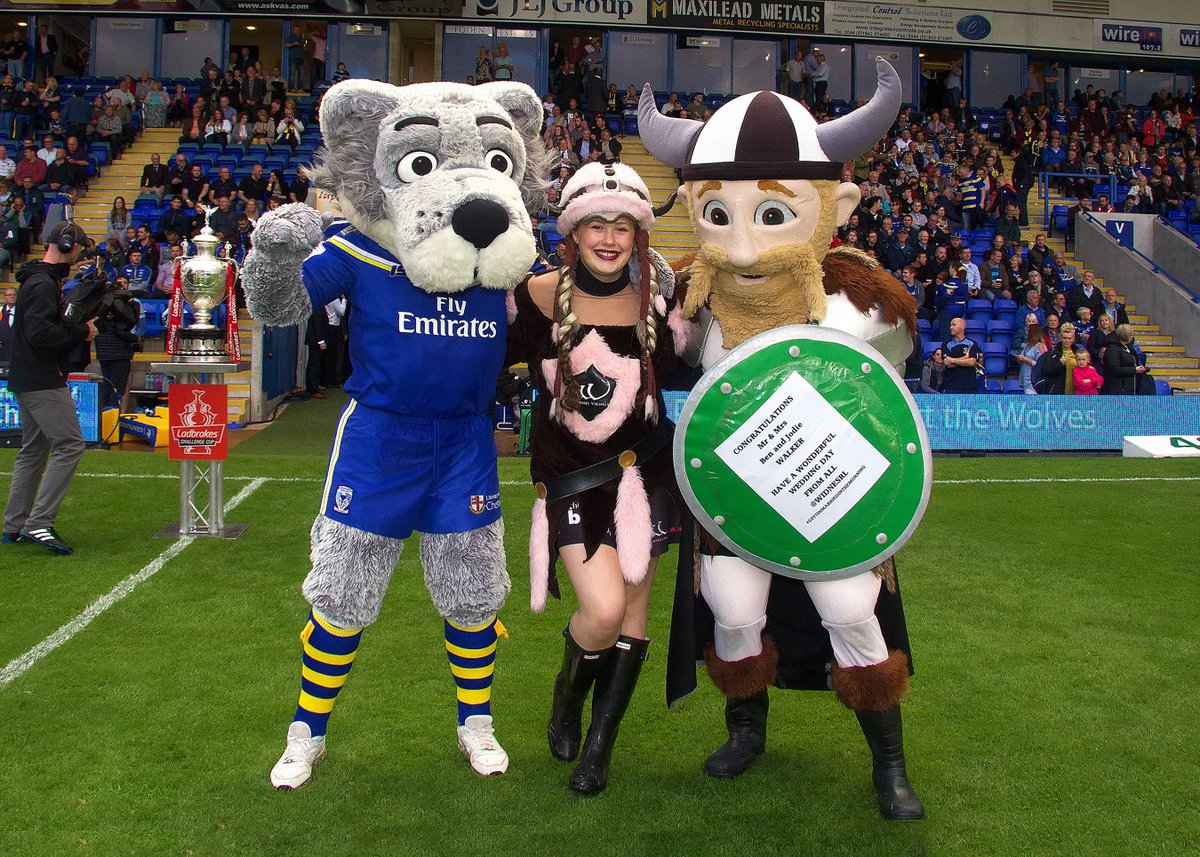 Another great piccy from the Widnes game <a href="/Kemik_Official/">Kemik the Viking</a>