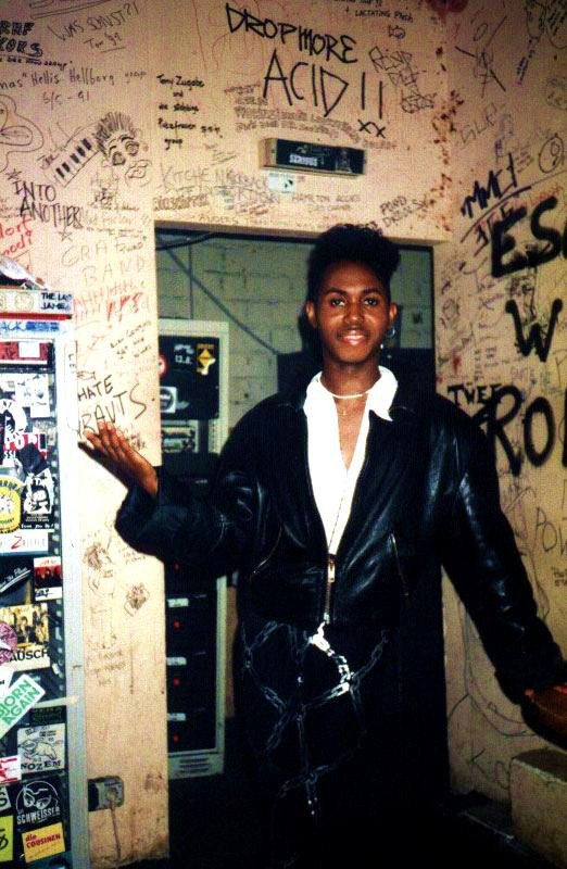 nutiline's tweet photo. Back in the early 90's as a performer,I was inspired by the Purple One. Here is 2 retro pics. Taken in Köln,Germany. https://t.co/2JnviocPz0