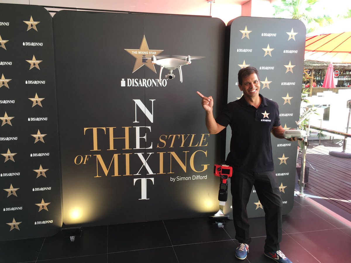 CreativeBar's tweet photo. Estuvimos en @OceanSevilla con @Disaronno_es #TheMixingStar 2016. MasterClass de Iván Herrera y @georgerestrepo https://t.co/J7A4o64DB0