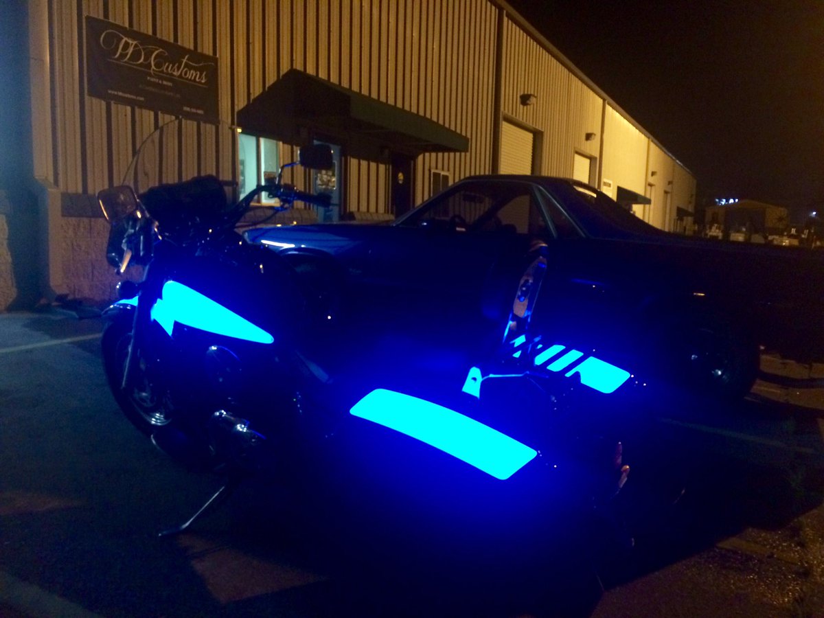 LBRIGMAN_WLOS's tweet photo. Live from @tdcustomsauto w/ glowing new product-Lumilor paint! I'll explain how it's helping improve safety @WLOS_13 https://t.co/tjWIvb8hyF
