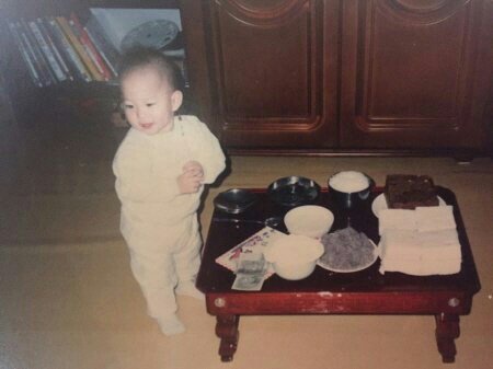 Suho_planet's tweet image. 이렇게 귀여운 아가준면이라니😭😭😭 웃는거 똑같아!!! 아가때 사진 꼬물꼬물 찾아 올렸을 큰 준면이도 귀엽지😢😍😍 준면이덕분에 우리도 행복해♡