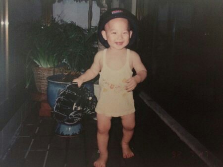 Suho_planet's tweet image. 이렇게 귀여운 아가준면이라니😭😭😭 웃는거 똑같아!!! 아가때 사진 꼬물꼬물 찾아 올렸을 큰 준면이도 귀엽지😢😍😍 준면이덕분에 우리도 행복해♡