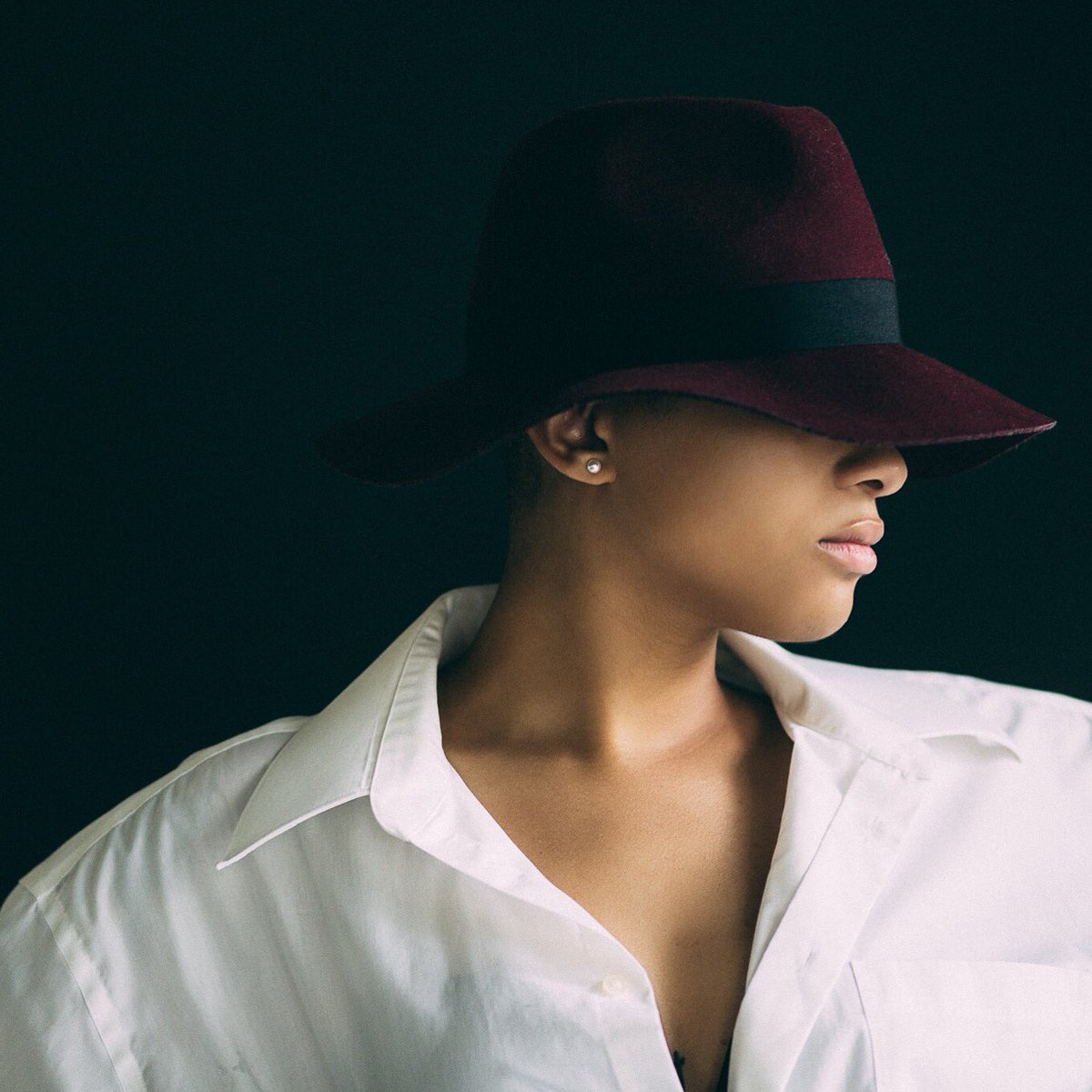 photoninja357's tweet photo. Hat season. @BarbGoldenFire #creativesilence https://t.co/4o6opT159b