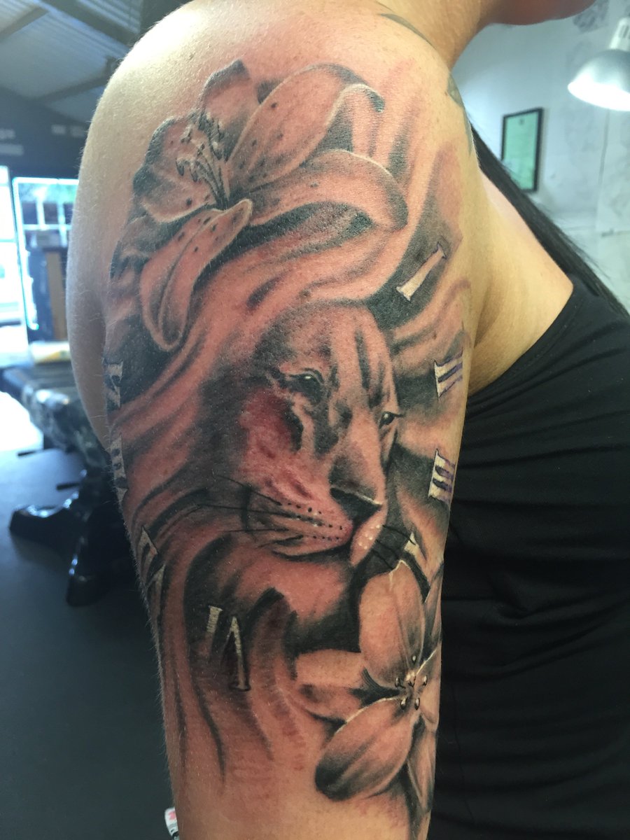 prtattooparlour's tweet photo. By our @dannybrowntattoo #bristol #customtattoostudio #liontattoo #blackandgreytattoo https://t.co/Yr4PcrYl55
