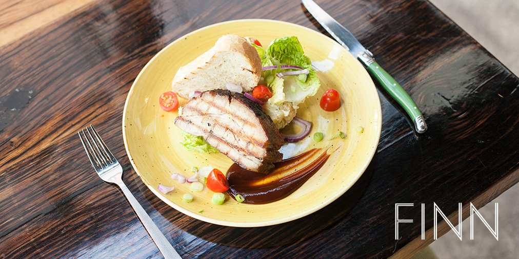 Probeer ook de gemarineerde buikspek met verse aardappelsalade en barbecuesaus als voorgerecht.