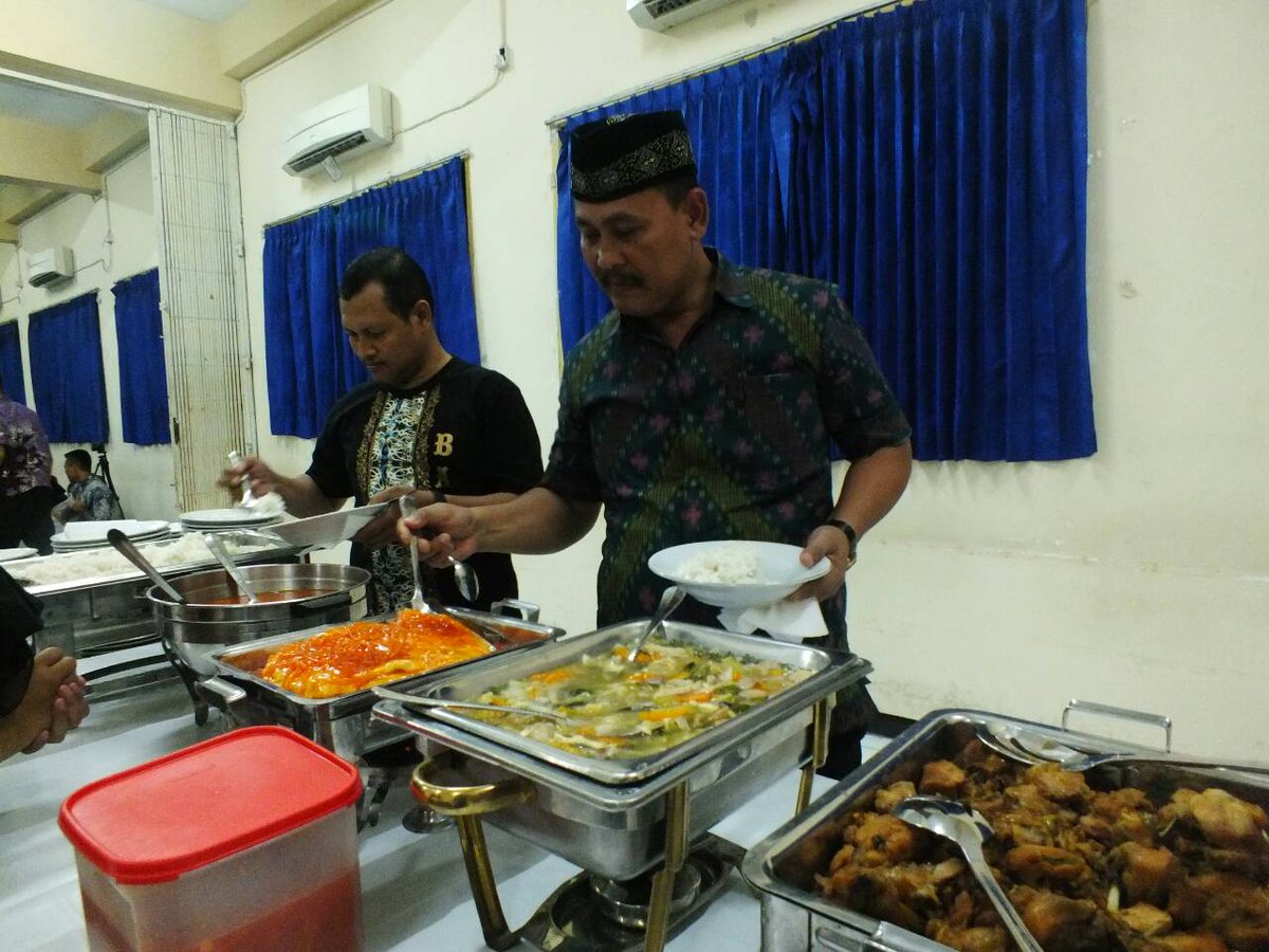 BarapaskhadHT2's tweet photo. Gimanaa seru kan bukber kita tahun ini? Terimakasi buat smua yg udah dateng dr tamu undangan sampe alumni kopaskhad❤ https://t.co/NJDcyvYvl2