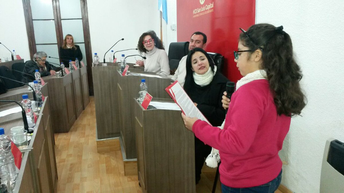 Luhe Ramonell hablando sobre concientizacion de reutilización de residuos, felicitaciones a ella y la familia!