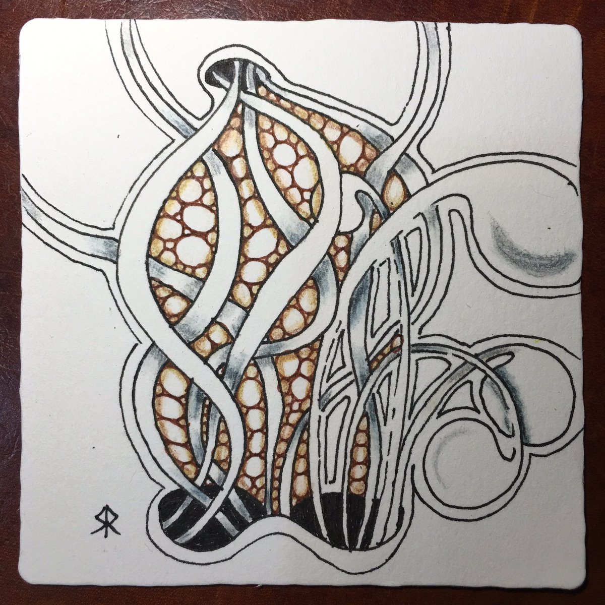 YuChenHsu's tweet photo. 2016.6.28
#zentangle #quib #mooka #tipple #365 #365之179 #365in2016 https://t.co/uMElUtgPLZ