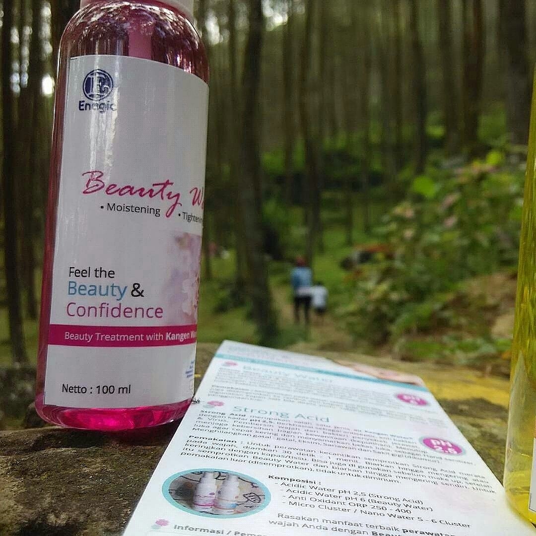 CoreSc363's tweet image. Sebelum tidur. Semprot beautywater strong Acid dulu biyar seger
Pin 7C31CD8E