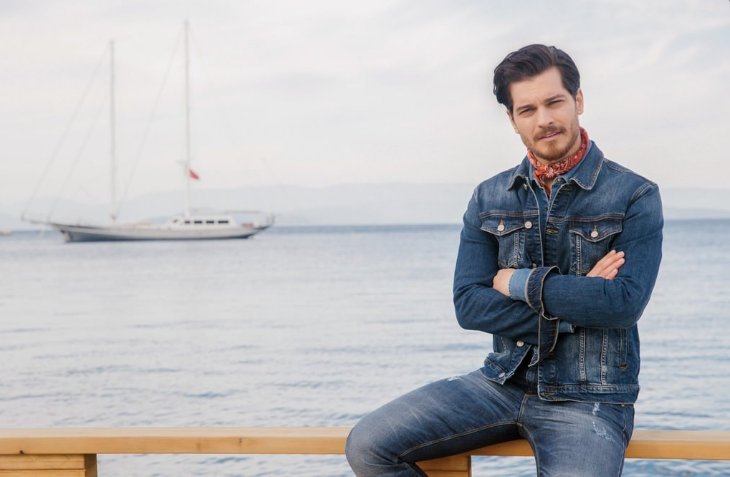 ''Gözlerin,kanadı kırık kuşları uçurur.'' :) <3 <a href="/cagatayulusoyy/">Çağatay Ulusoy</a>