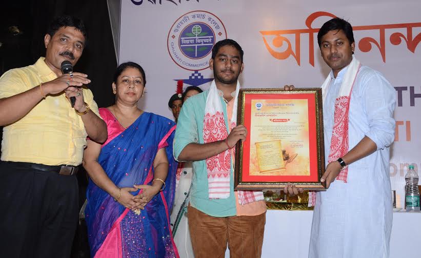 guwahatiplus's tweet image. #PallabLochanDas, State Minister felicitates Rajneesh Bharadwaj who secured 1st Rank in #HSSLC #GCC #Guwahati