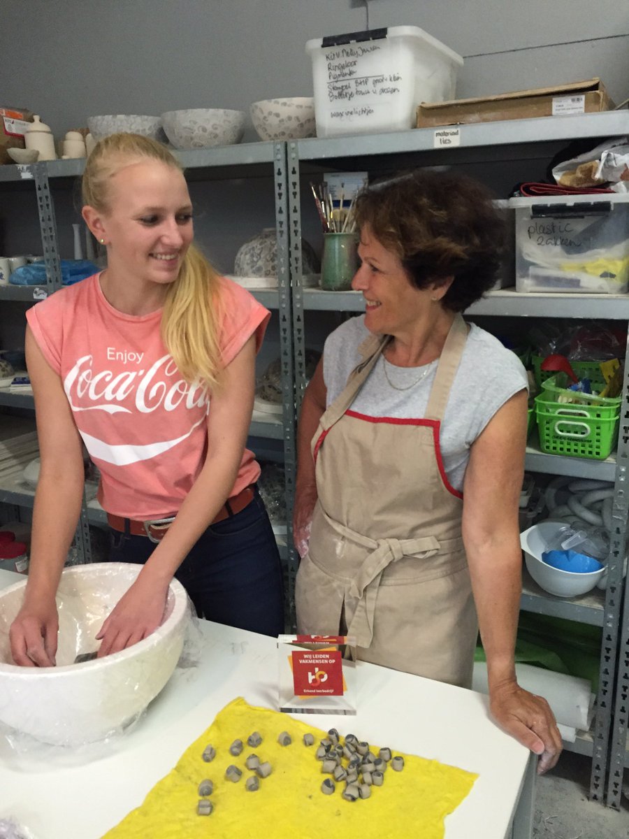 Leuk met stagiaire Selma Dalstra v Design Nordwincollege #SBBNL #toekomstinhuis, #keramiek!