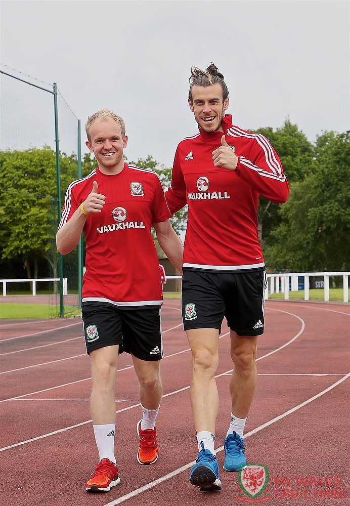 FAWales's tweet photo. Wales were back on the training pitch this morning in Dinard as we prepare for #BELWAL. #WAL #Euro2016 https://t.co/fPebqL9J2L