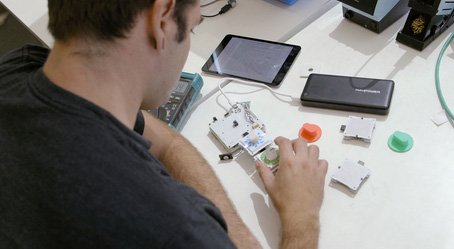 poma_jean's tweet image. #Google matérialise et démocratise le code informatique avec #projectbloks
zdnet.fr/actualites/goo…