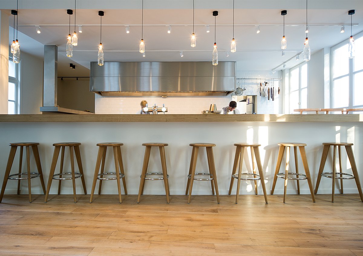 Mooie verlichting in uw kantine, restaurant of keuken ? Wat vind u van deze flessen van #Wever&amp;Ducré #cork #light