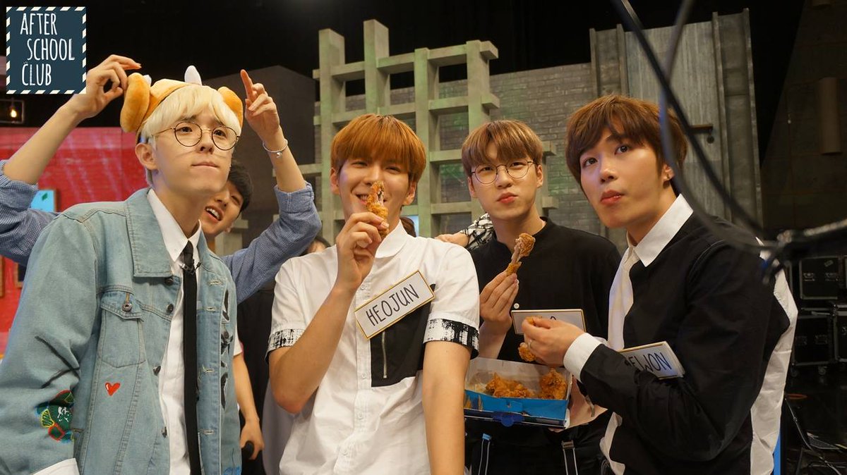 woozoosound's tweet photo. 공뇽두 기엽고 치킨도 기엽네 https://t.co/09FA4MBKZB