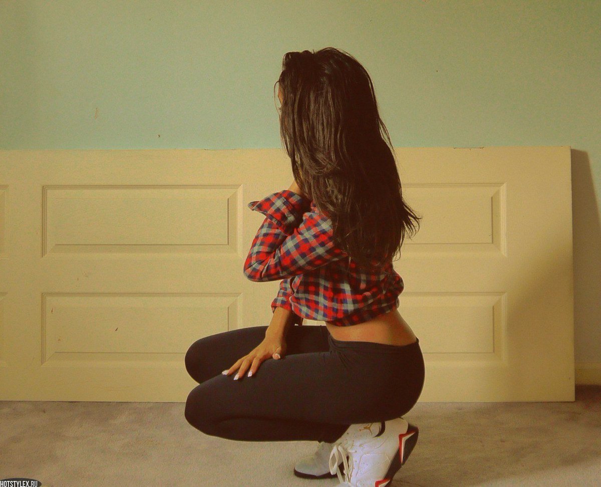 красивая девушка попой сидит на лице. девочка села на лицо девочки. девшка влосинах села на лецо. села на лицо. красивая девушка попой сидит на лице.