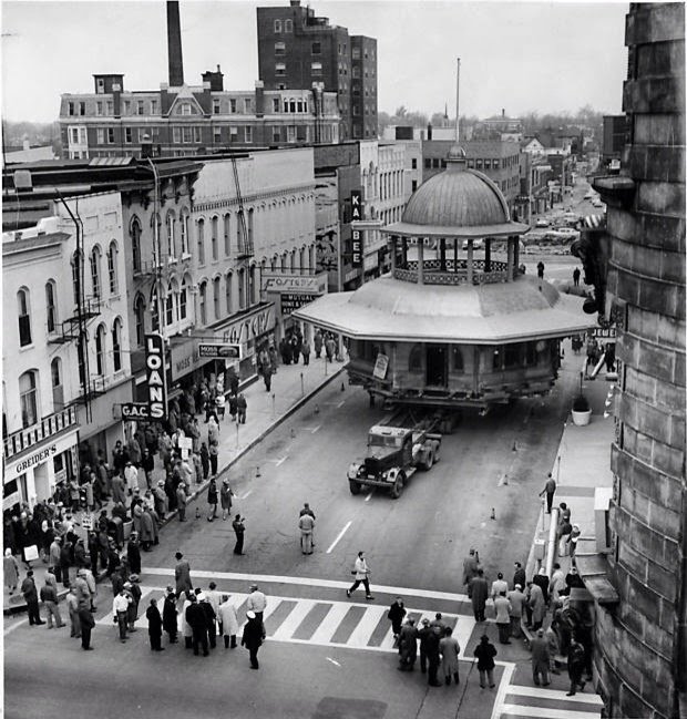 PictureDecatur's tweet photo. @PictureDecatur transferring the #TransferHouse #DecaturIL #vintageDecatur https://t.co/nRtJegfMMB