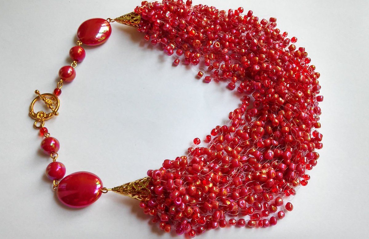 lBeadedNecklace's tweet photo. Beautiful shiny red necklace https://t.co/sblGaSpEur #rednecklace #airynecklace #beadednecklace #jewelry #cheryred https://t.co/14lxmsXKiM