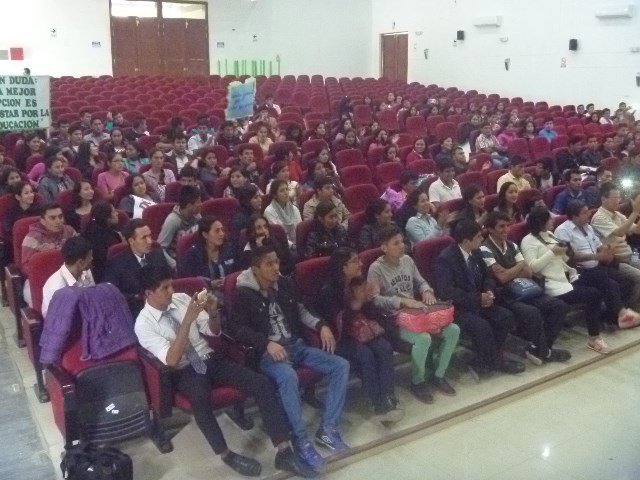 reinadelaselva's tweet photo. estudiantes y padres de familia de la sede Utcubamba consiguieron apoyo regional - https://t.co/ABoYMz40Mq https://t.co/bqmPLOusO4