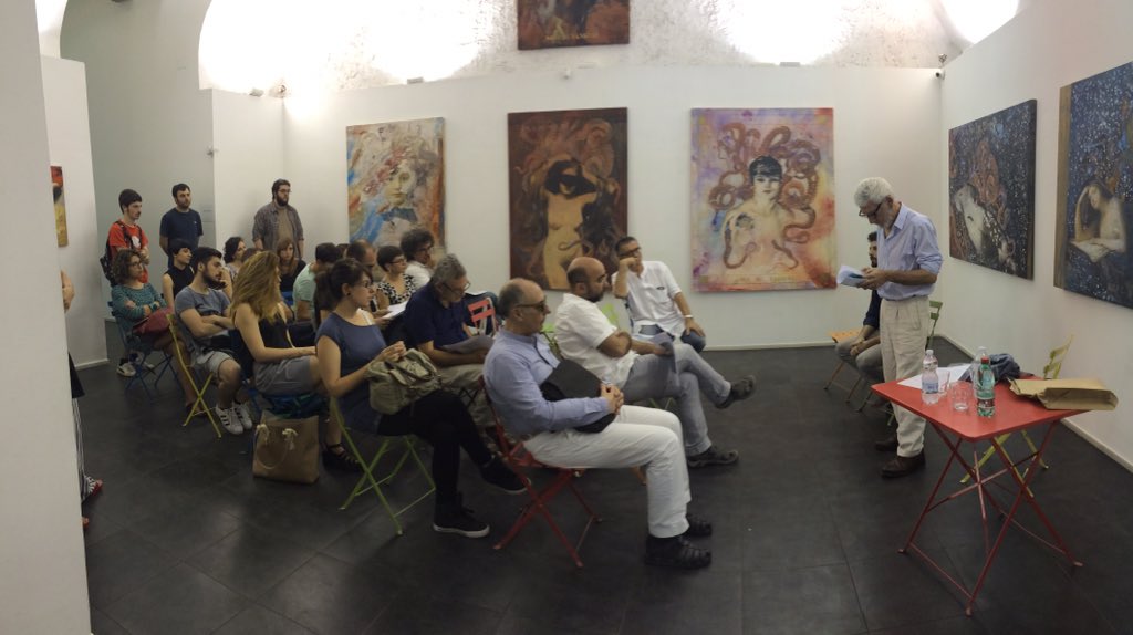 RobDeMaddi's tweet photo. @off_reporter at work! #officinareporter #naples #photography #crowfounding https://t.co/qNMmaKcC9Q