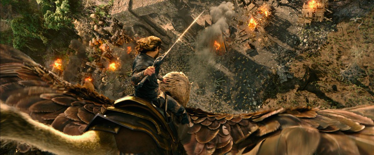 WarcraftIT's tweet photo. Non c'è spazio per l'incertezza. Bisogna agire subito! #WarcraftIlFilm è al cinema: https://t.co/EA2eyWrLva. https://t.co/Size2cRa4j