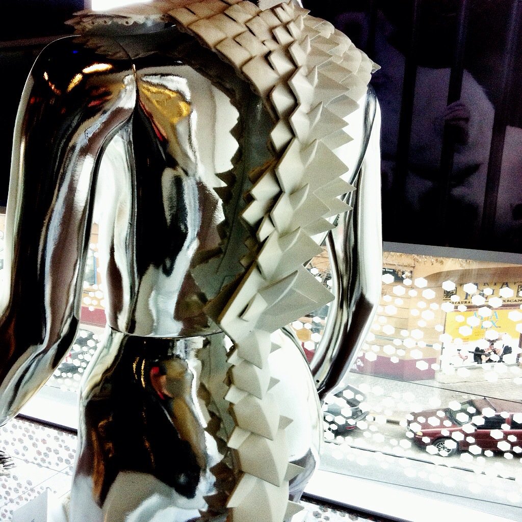 Biotico_eco's tweet photo. #reptilian #dress by @BioticoInfo #3dprint by @Wip3D #fashiondesign #3dfashionday #MMakerFaireBA #fashion #diseño https://t.co/BVh4CHGeBq