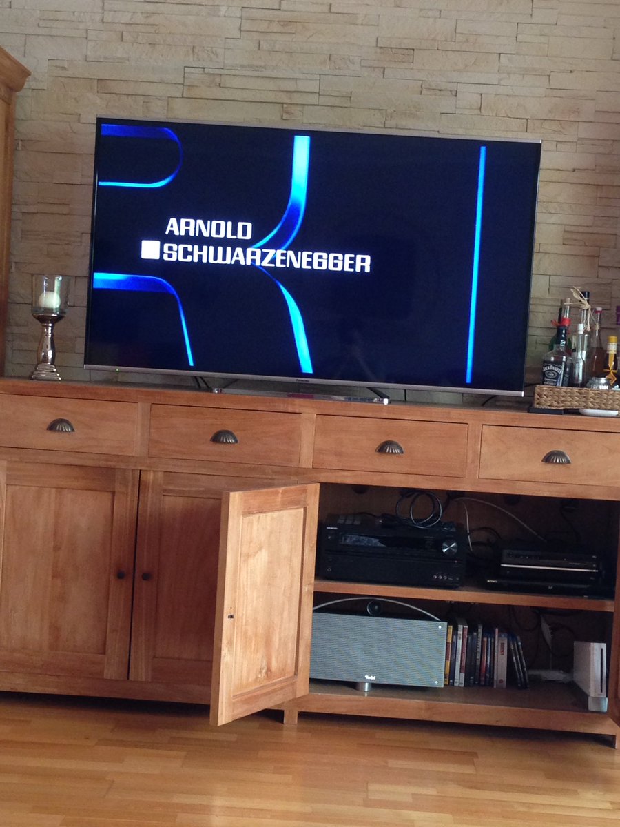 Jokearr's tweet photo. Schön Terminator zum frühstück mit meinem Kumpel @Schwarzenegger https://t.co/YBDmZnT7K0