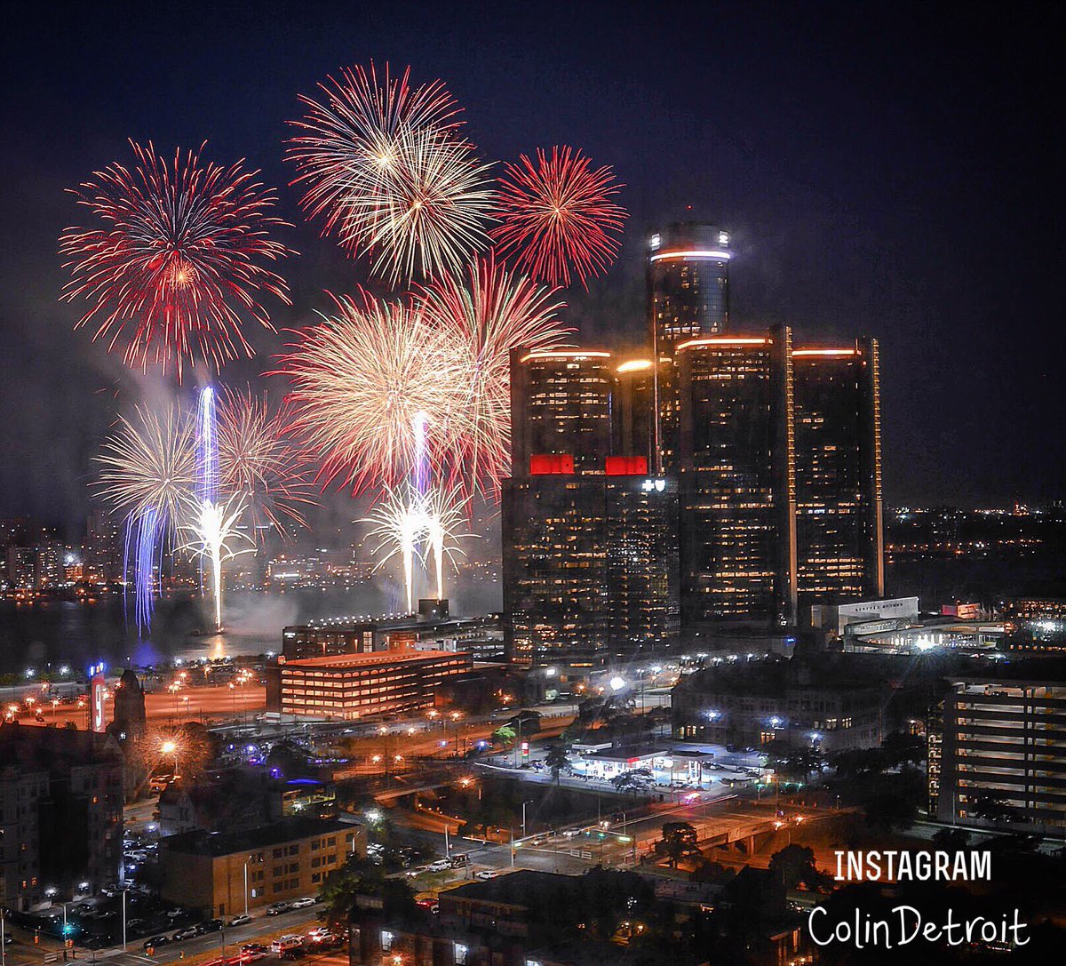 ColinDetroit's tweet photo. Last night was truly breathtaking. 🎆🇺🇸 #DETROITFIREWORKS #detroit #backchannel @VisitDetroit @DetroitRespect https://t.co/0n7tUsaM5F