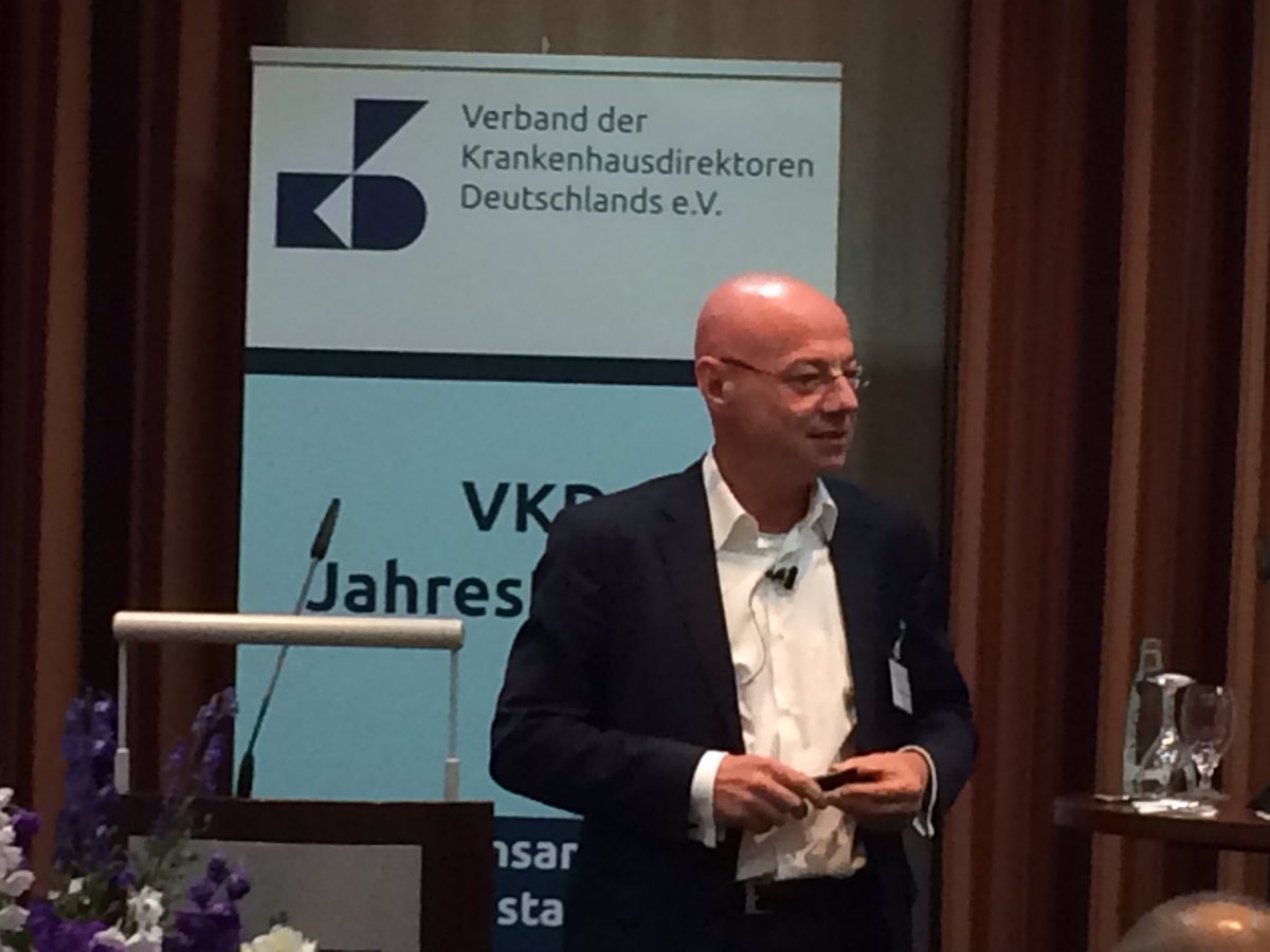 MichaelReiterPR's tweet photo. Penter @KPMG Trends: große Privatkonzerne wachsen weiter/ #eHealthG fördert digitale Transformation => Flut! #VKD16 https://t.co/UyNqPqVD9j