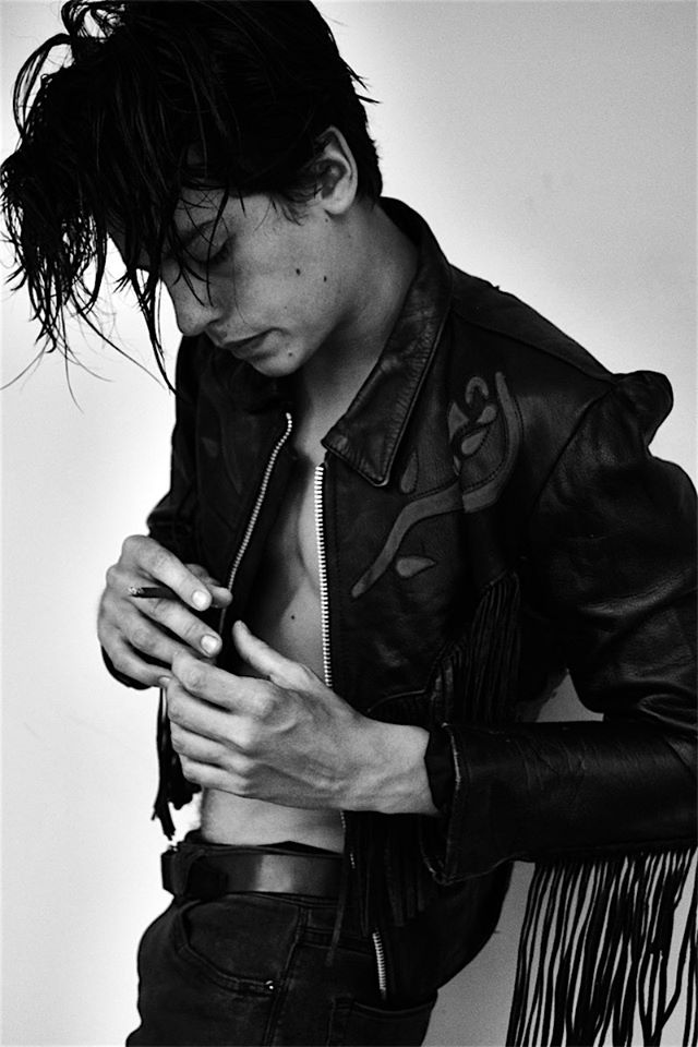 GuyCandy_'s tweet photo. Cole Sprouse 😍 https://t.co/k52erw1IpB