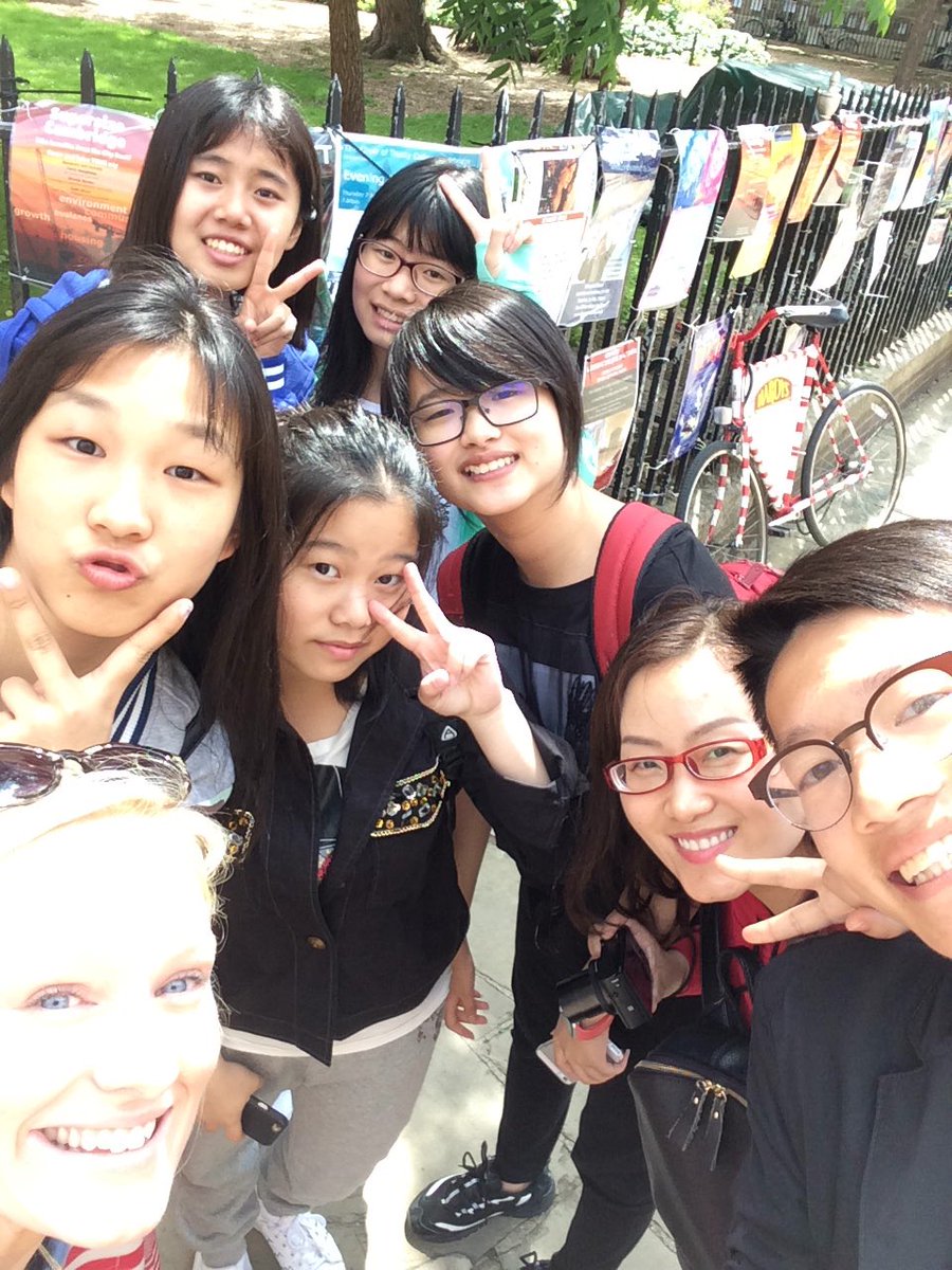 The @JackHuntSchool #chinaexchange2016 students love a selfie! Our tour of St John's has begun, cameras are ready!