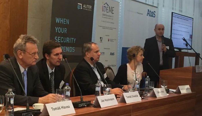 AtosCZ's tweet photo. #Atos včera prezentoval o e-governmentu, #cloud službách pro vládní sektor a #kybernetickébezpečnosti na #iDEME https://t.co/csaAmE80wk