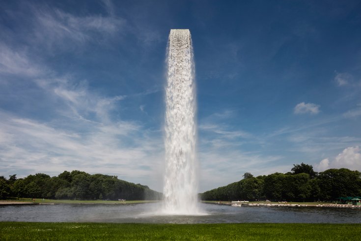 Desiree_Behrens's tweet photo. Wasserfall aus dem Himmel https://t.co/gyX8qRQkCw 
@DETAILde @olafureliasson @Versailles #Architektur #Wasserfall https://t.co/ziXUVRrM5R