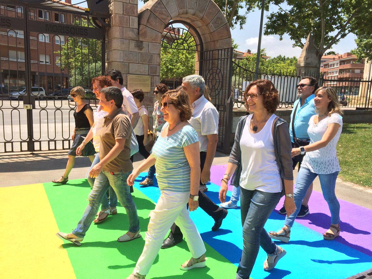 ajsantquirze's tweet photo. A #SQV transitem per l'arc de Sant Martí, al Parc de les Morisques. Tenim un pas de vianants #LGBTI! #Orgull2016 https://t.co/UumX4UgaT7