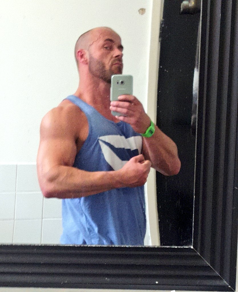 deanobling's tweet photo. I'm looking at the man in the mirror.. I'm asking him to change his wayss..#MJ #lemmetakeaselfie #fitfam #fitness https://t.co/Mb4NIs8B0w