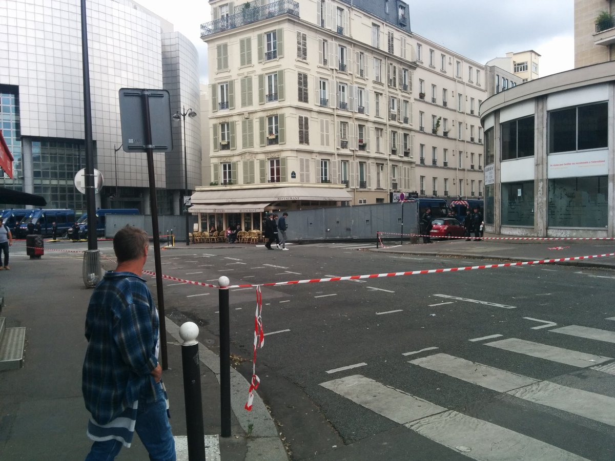 SamuelHayat's tweet photo. Ce n'est pas que le mouvement s'essouffle, c'est que l'État policier l'asphyxie  #manif28juin https://t.co/oDY15GkRz0