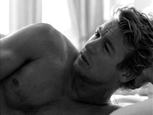 Thursday Oh Yeah ! : Simon Baker
parisladouce.com/2013/04/thursd…