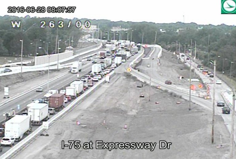 NLangley13abc's tweet photo. A crash on SB I-75 near Phillips Ave. is causing this backup near Expressway Dr. https://t.co/xK8SQr3yzS