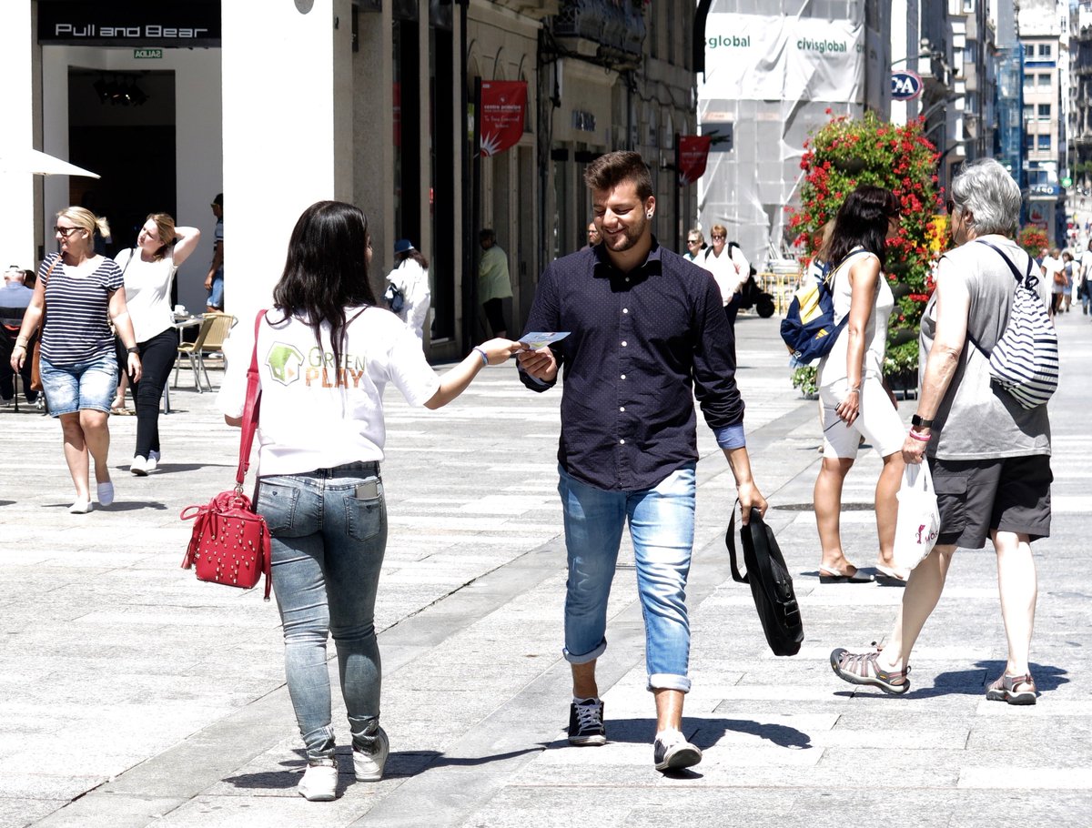 Faimevi's tweet photo. Promocionando el Energy Day GreenPlay Demonstration en las calles de Vigo https://t.co/EL7Oz2qPFj