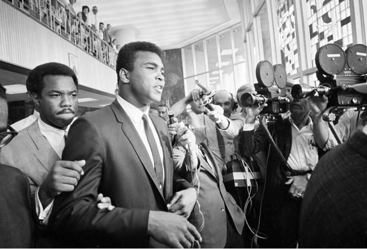 BettingSitesCom's tweet photo. Today (June 28, 1971) The US Supreme Court overturned #MuhammaAli 1967 conviction for draft evasion. https://t.co/s4WFsbbSmk