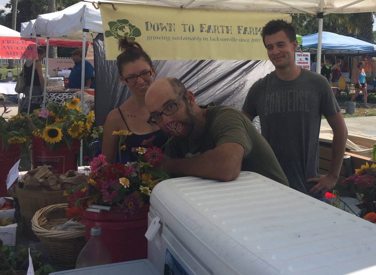 castellani's tweet photo. #downtoearthjax (Brian) loves the #Flowers he sells at the @beachesmarket #diglocalnetwork https://t.co/9J5yZmywGb https://t.co/FUPhDFI0sX