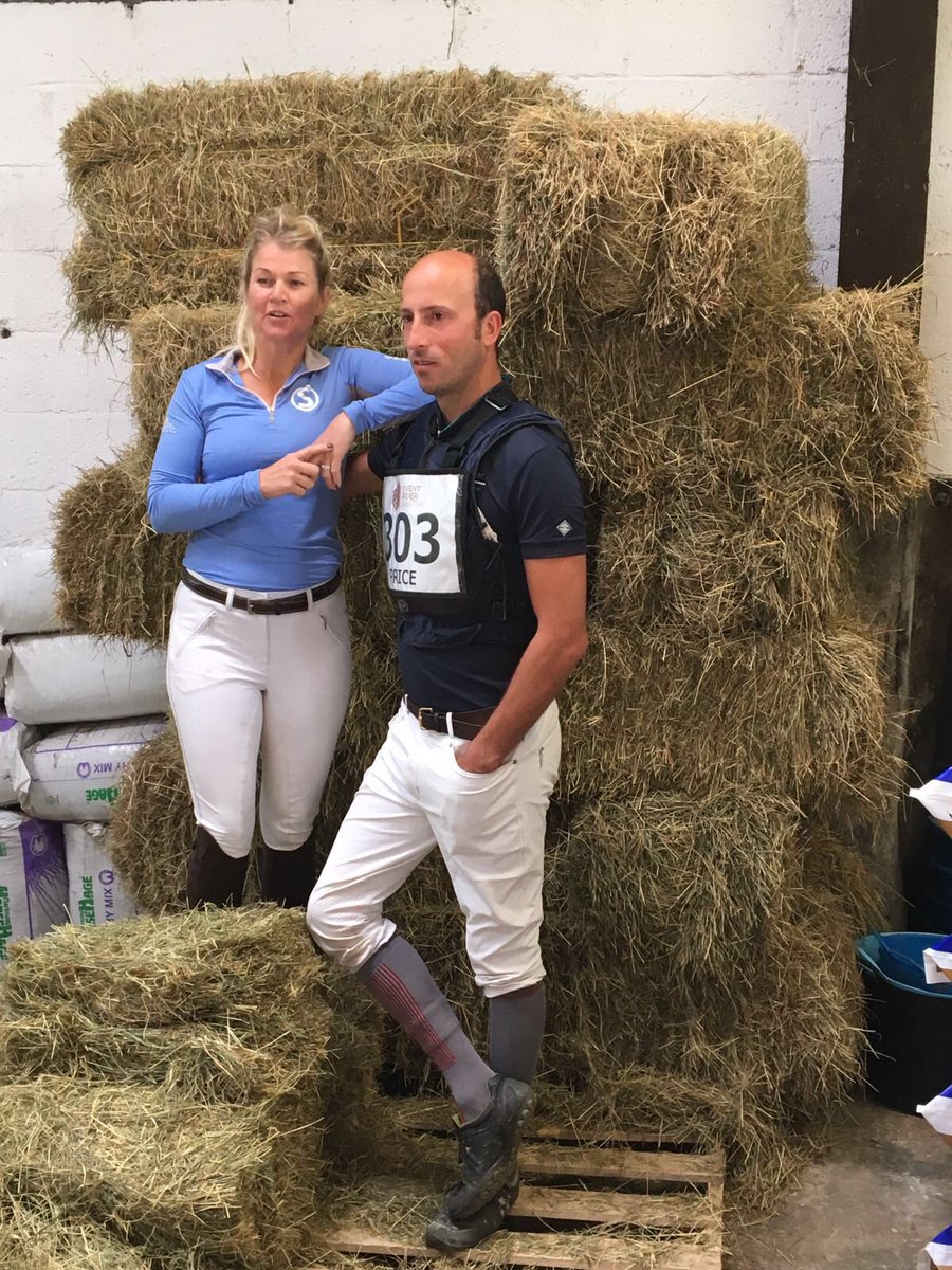ERMeventing's tweet image. Professional couple with professional posing from @timpricenzl #NiceSocks #ERMeventing #BehindTheScenes