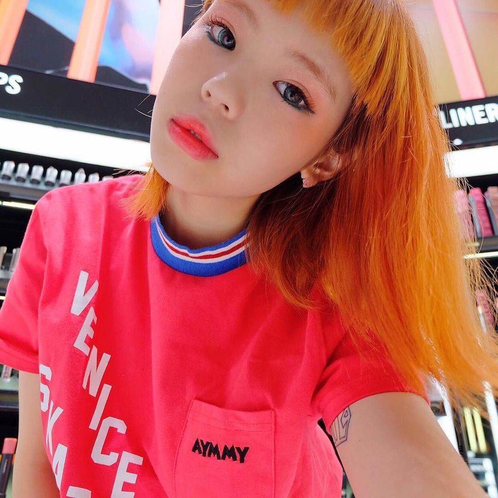 瀬戸あゆみ Twitterissa 今日は ラフォーレ原宿 の Maccosmetics で 夏にぴったりの フェスメイク をしてもらいました 髪の毛のオレンジと カラコンの水色に合わせたポップなカラーメイ T Co B2mgeqgd9q
